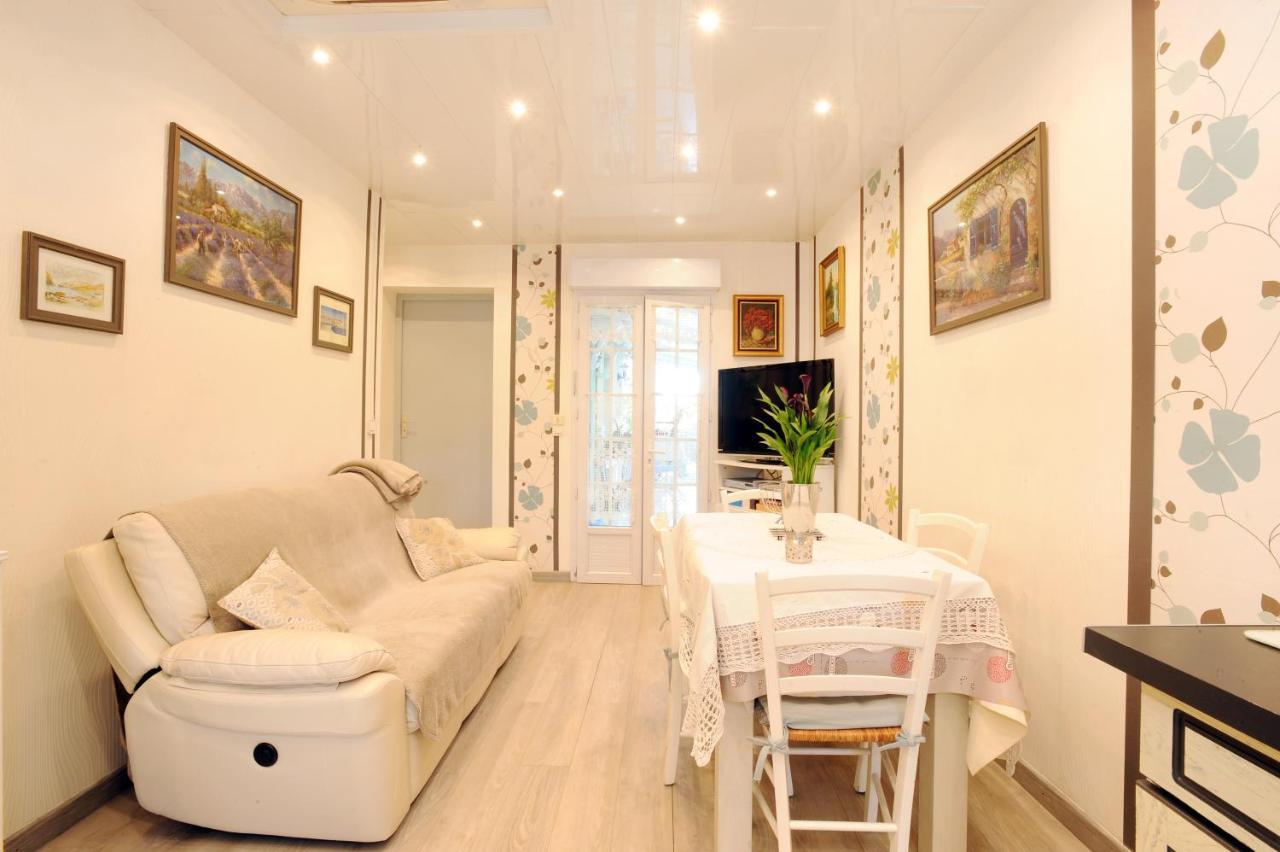 Pavillon Clara Flor Villa พุราเดส์ ภายนอก รูปภาพ