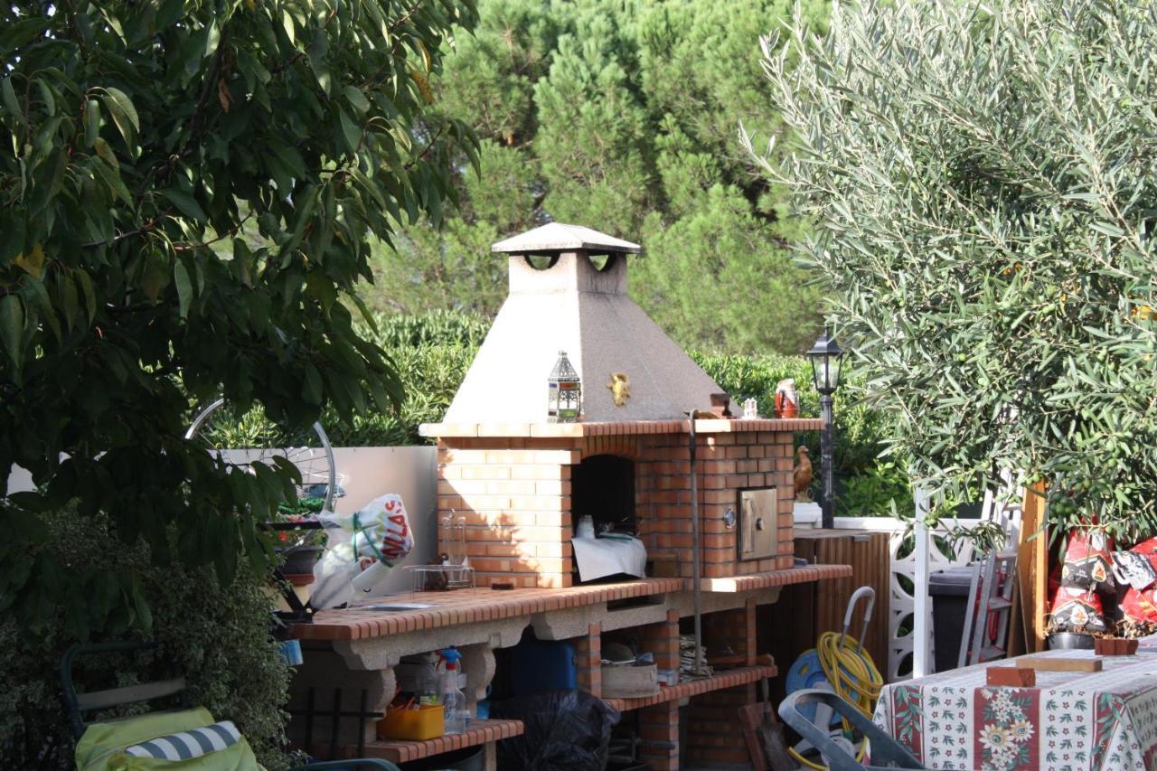 Pavillon Clara Flor Villa พุราเดส์ ภายนอก รูปภาพ
